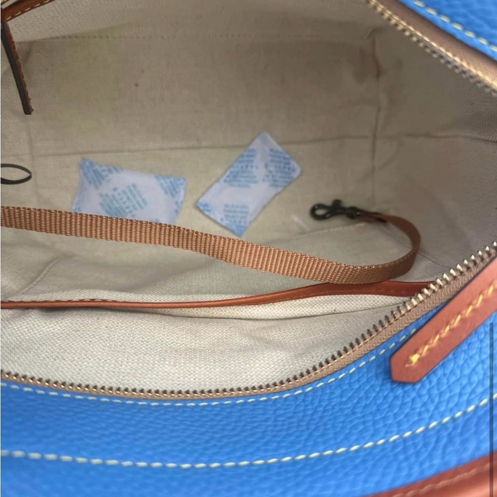 Dooney & Bourke NWT Pebble Grain Handle Tote. - Picture 4 of 4